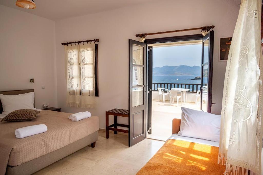 Pelagos Seafront Accommodation - George Myrties Екстериор снимка