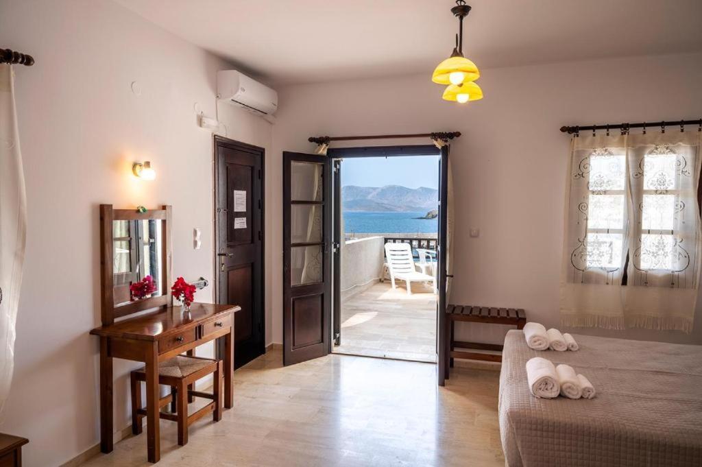 Pelagos Seafront Accommodation - George Myrties Екстериор снимка