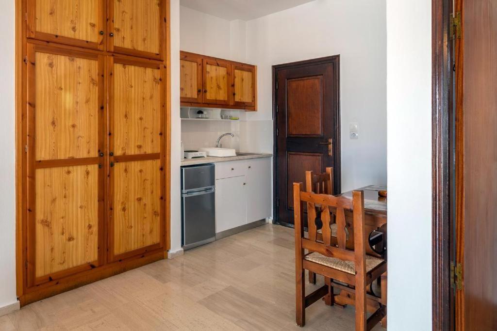 Pelagos Seafront Accommodation - George Myrties Екстериор снимка