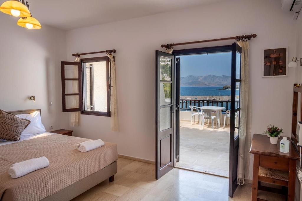 Pelagos Seafront Accommodation - George Myrties Екстериор снимка