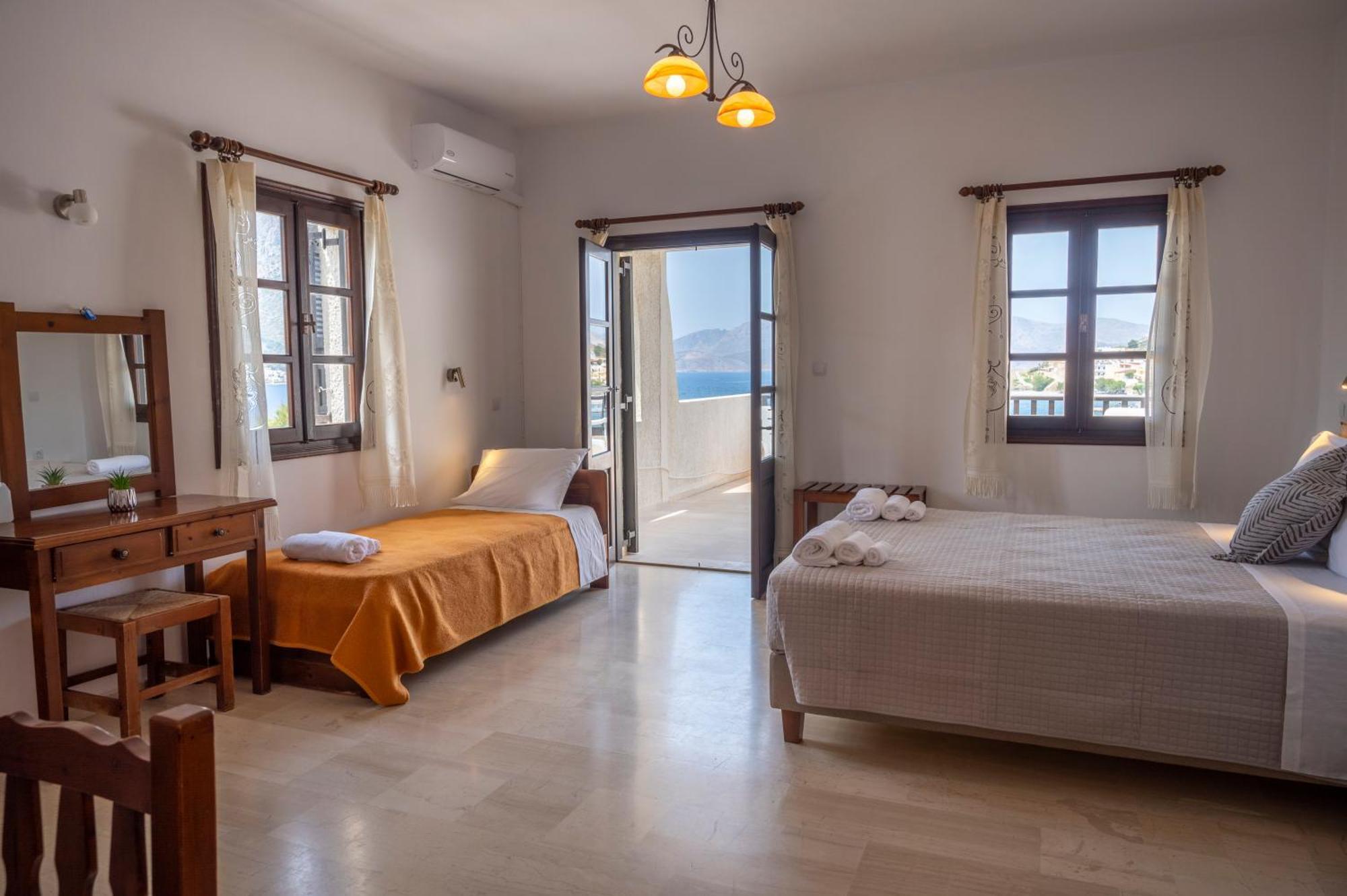 Pelagos Seafront Accommodation - George Myrties Екстериор снимка